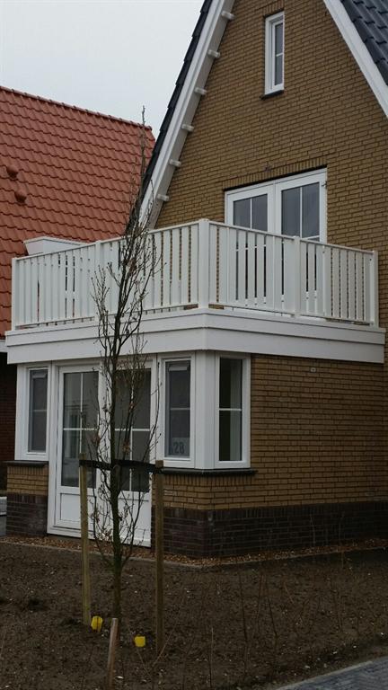 Speciaal balkonhek-lamellen-aluminium-Dishoek-CEPU-Constructions.jpg